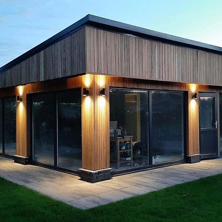 Luxe Recreatie Bungalow No 10 Scherpenisse Exterior foto